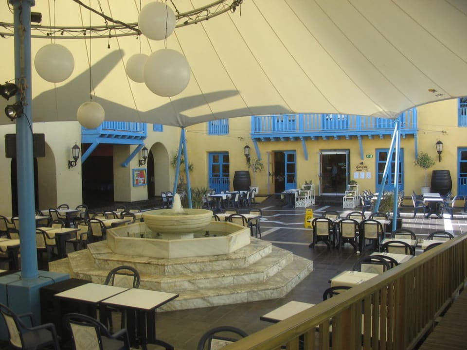 Plaza-Bereich Alua Suites Fuerteventura