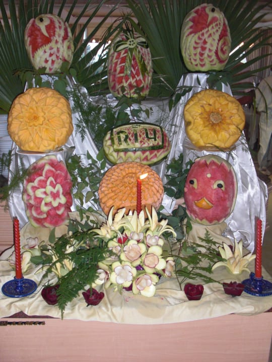 Kunstvolle Dekoration am Buffet Steigenberger Marhaba Thalasso Hammamet