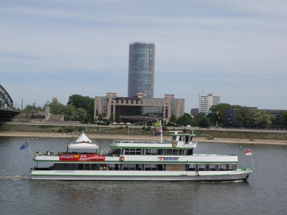 Vista dall'altra parte del fiume Hyatt Regency Köln