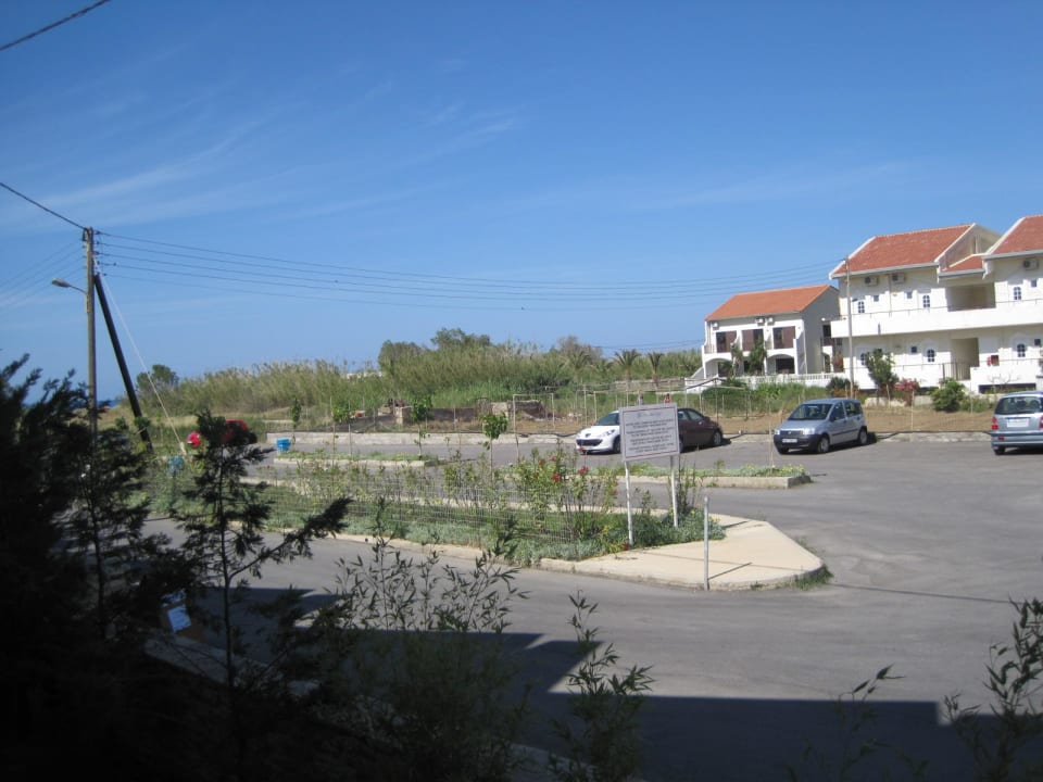 Leider unser Ausblick, aber war immer ruhig. Minos Mare Royal