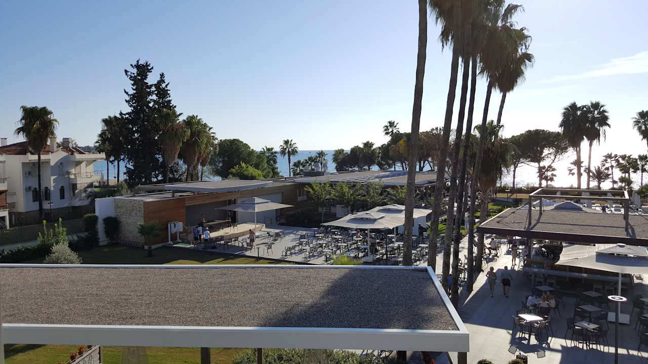 Ausblick Acanthus Cennet Barut Collection