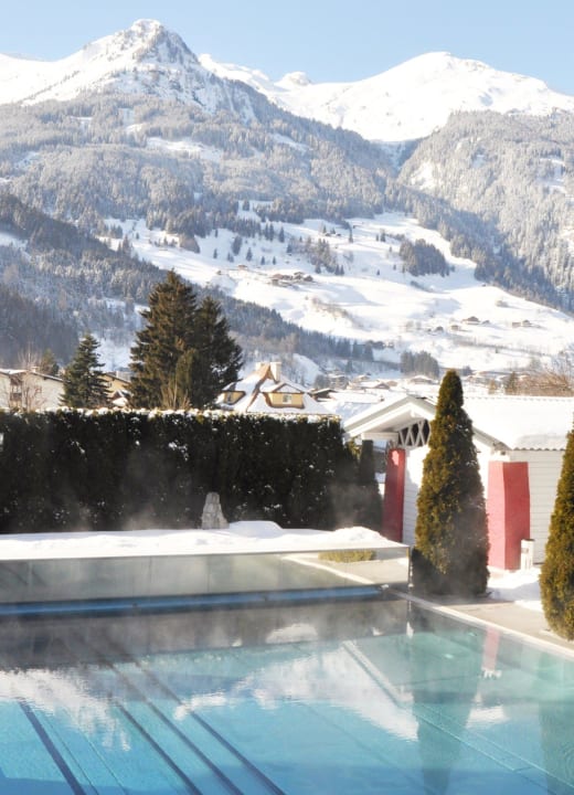 Pool im Winter Impuls Hotel Tirol