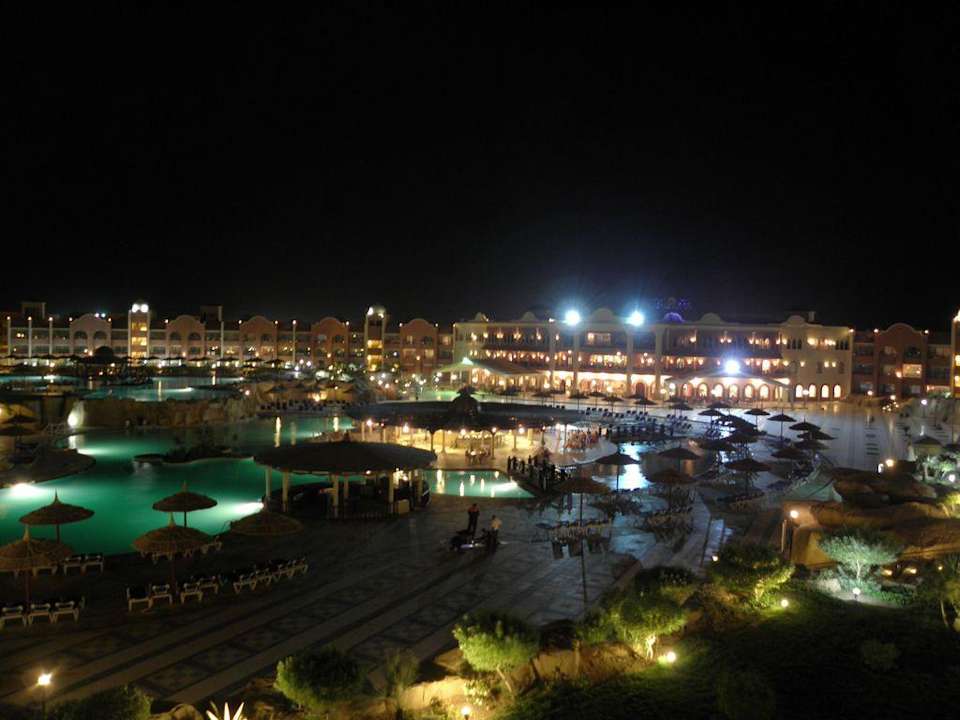 Widok noc Tirana Aqua Park Resort