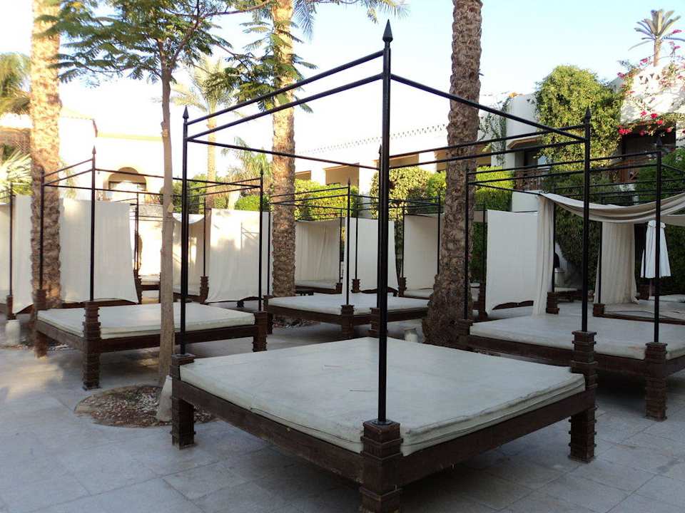 Baldachin- Betten am Pool Ghazala Gardens