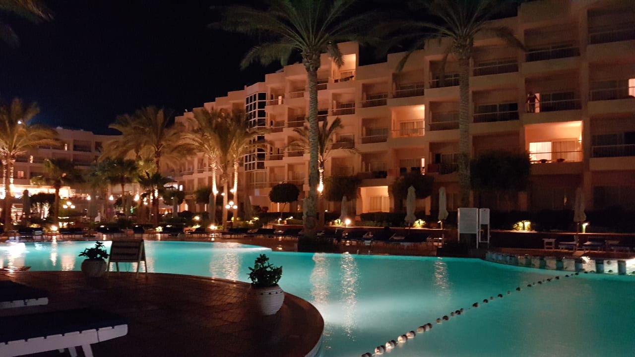 Pool Sea Star Beau Rivage