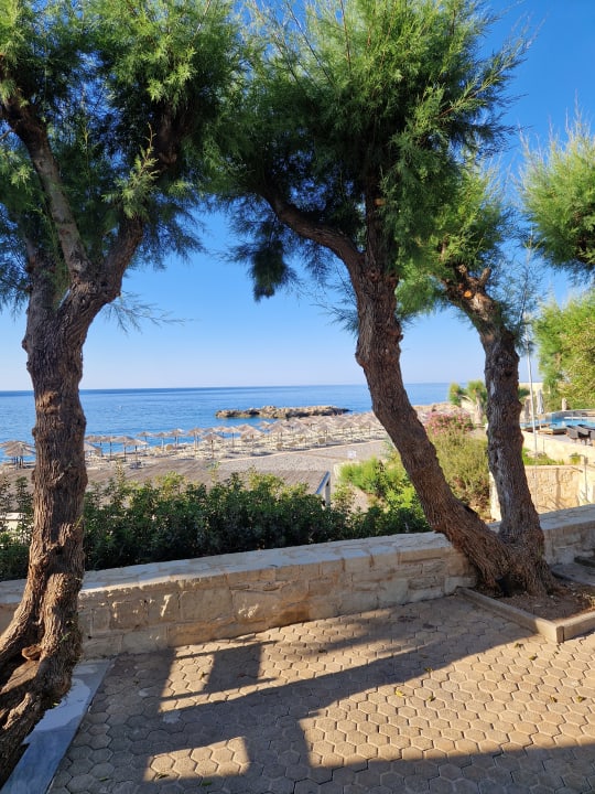 Strand Hotel Kakkos Bay