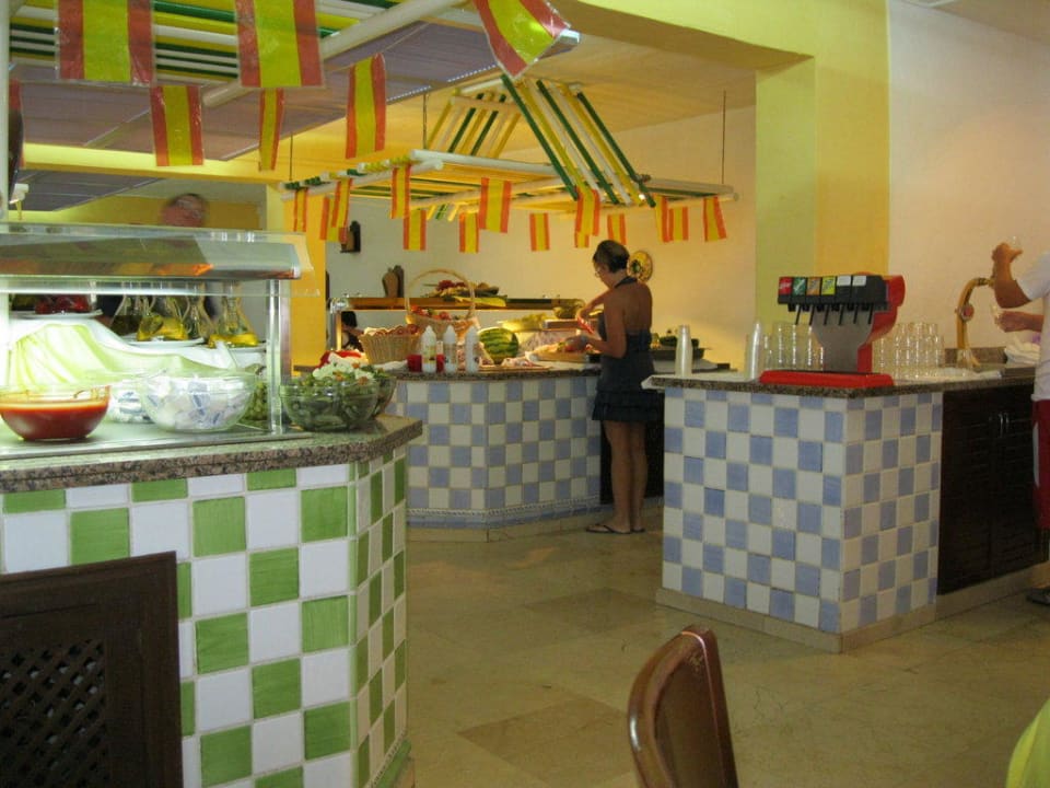 Buffet im Restaurant Cala Llenya Resort Ibiza