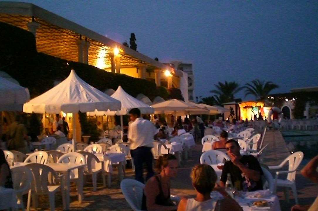 Hotel Lido bei Nacht Royal Lido Resort & Spa