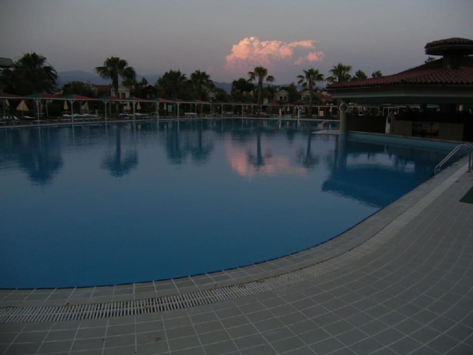Poollandschaft mit Poolbar Club Tuana Fethiye