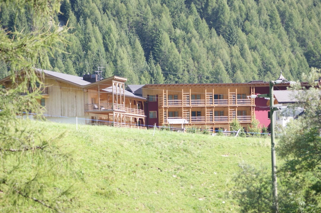 Bildmitte: Neubau und links Anbau 2013 Hotel Masl