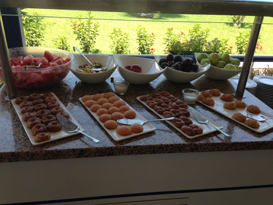 Das Nachtischbuffet der Snackbar Hotel Turan Prince