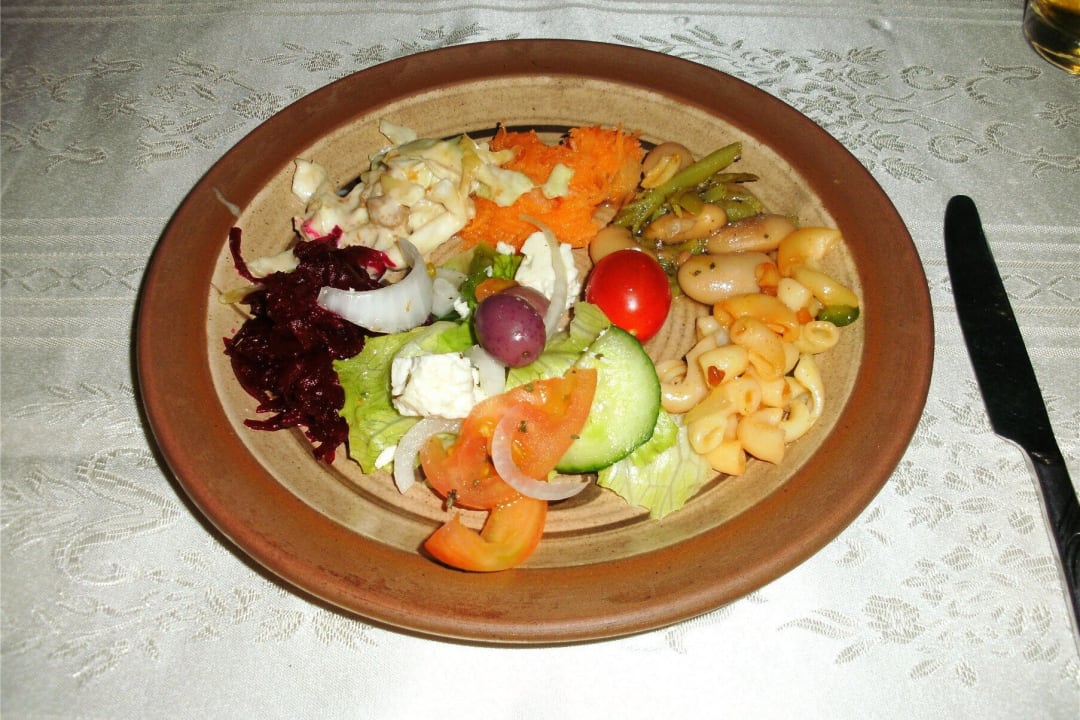 Abendessen: Salat n'Kwazi Lodge And Camping Site