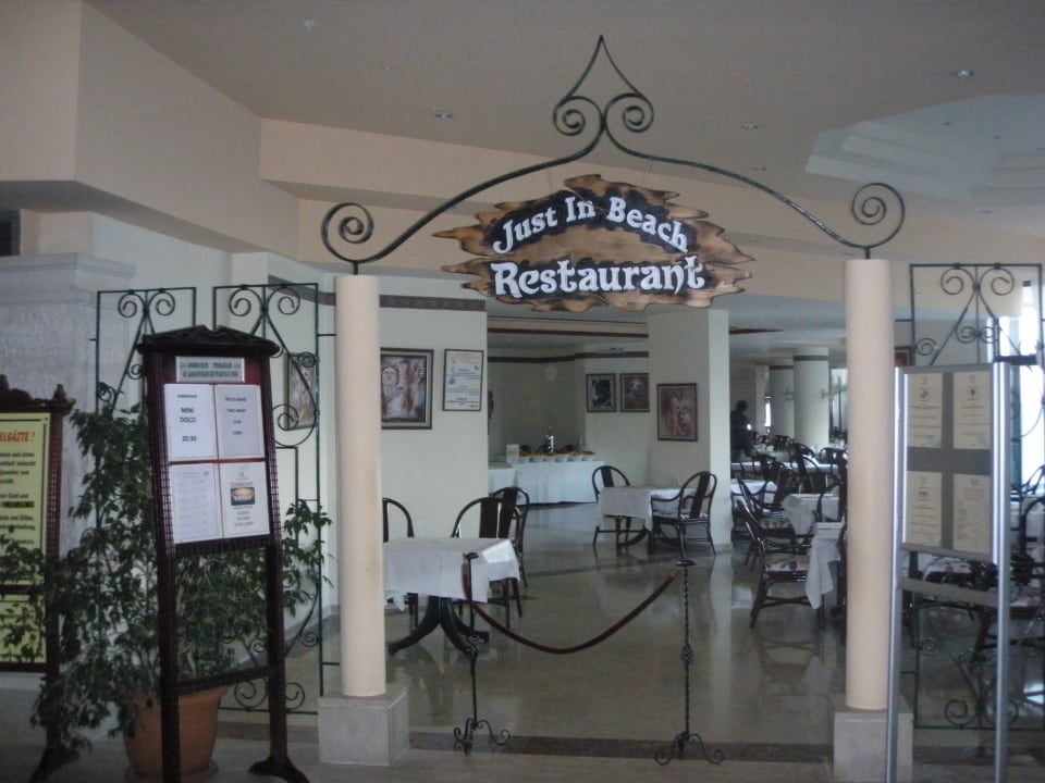 Eingang zum Restaurant Aska Hotel Just in Beach