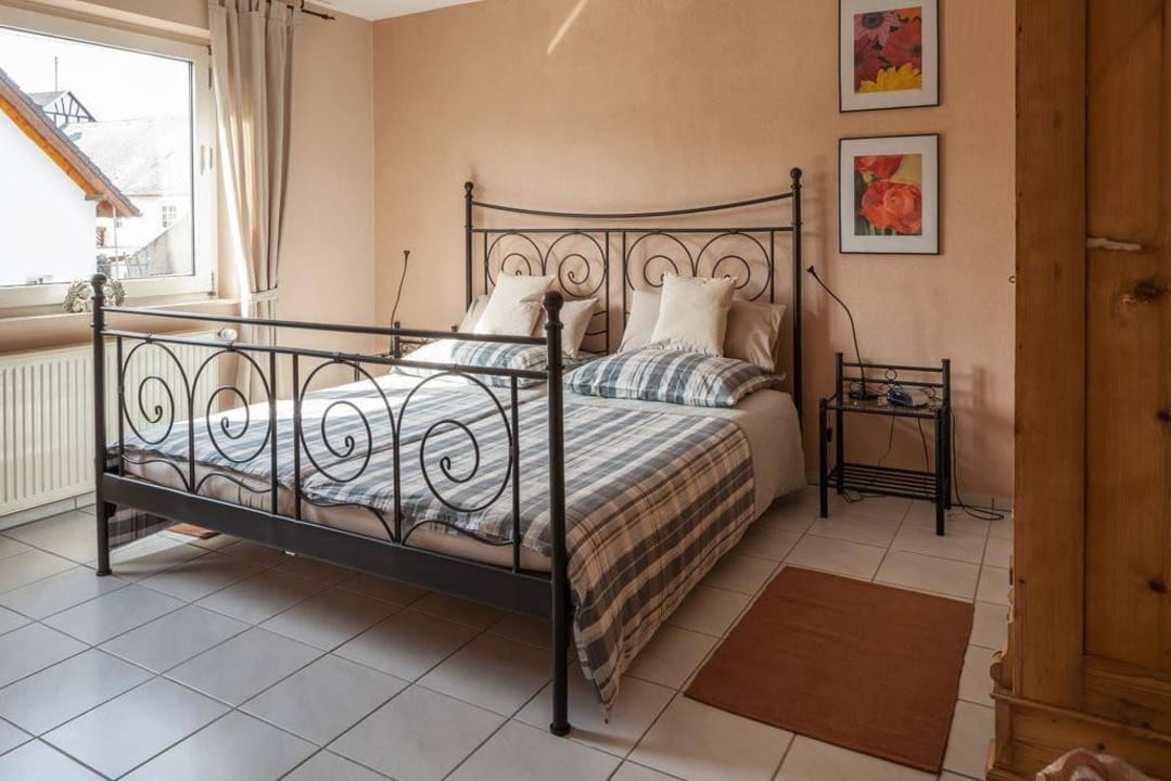 Schlafzimmer, Master Bedroom Ferienwohnung Schau Rhein