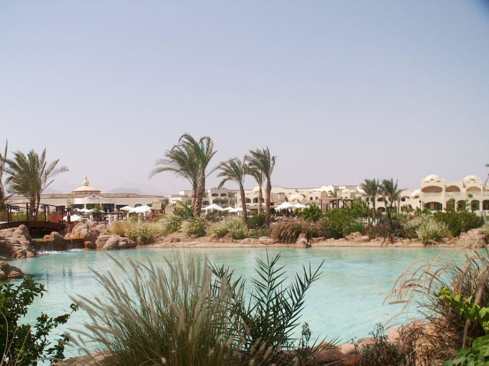 Hotelowe jeziorko - nie wskakiwać! Regency Plaza Aqua Park & Spa