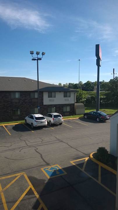 Blick auf das Nachbarhotel / Innenhof Hotel Fairfield Inn By Marriott Topeka