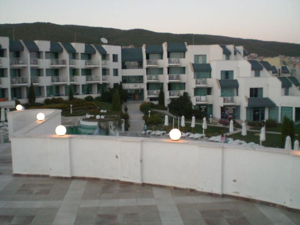 Blick von der Dachterrasse... Sineva Park