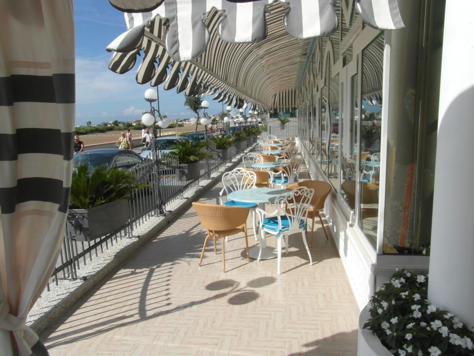 Wer seinen Espresso drausen trinken will....  Hotel Principe Caorle