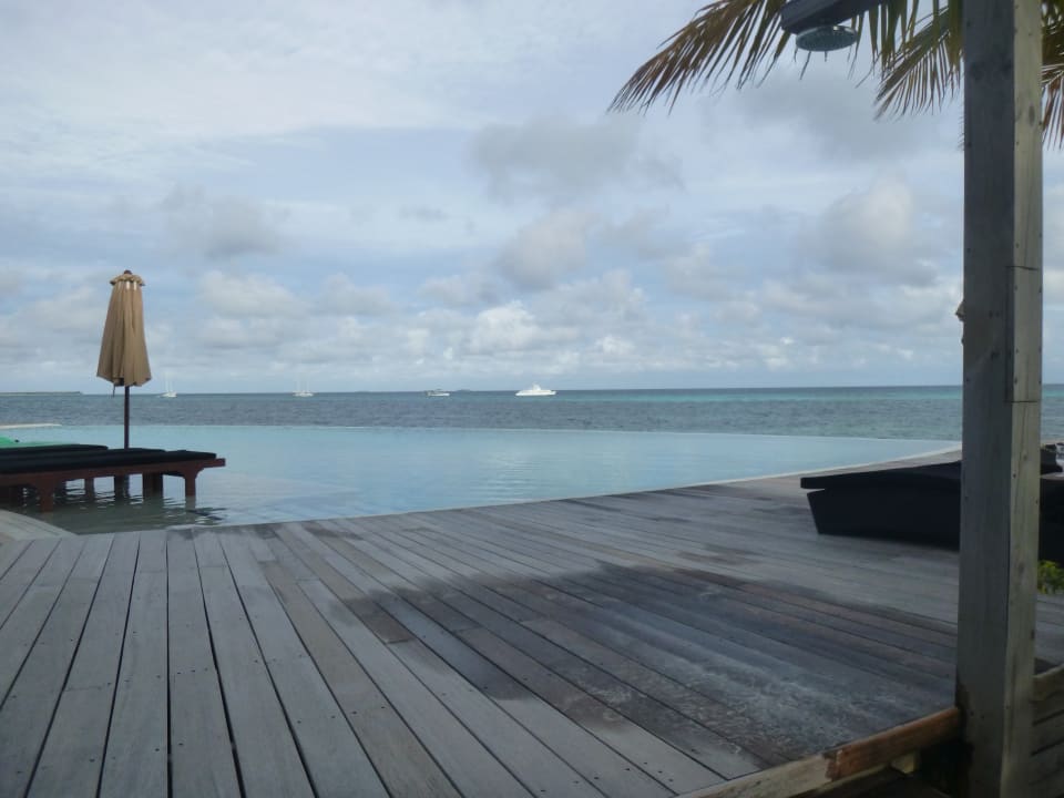 Pool Kuredu Island Resort & Spa