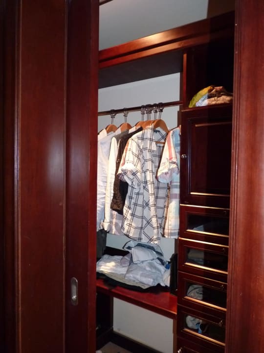 Kleiderschrank Premier Le Reve Hotel & Spa