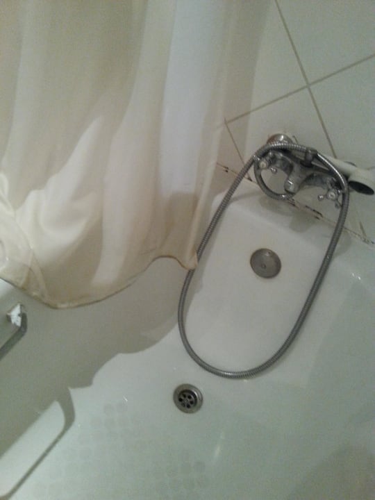 Badvorhang müsste erneuert werden Luna Miramar Club