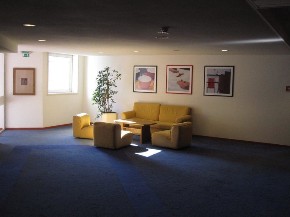 Хол на этаже Park Inn by Radisson Danube, Bratislava Hotel