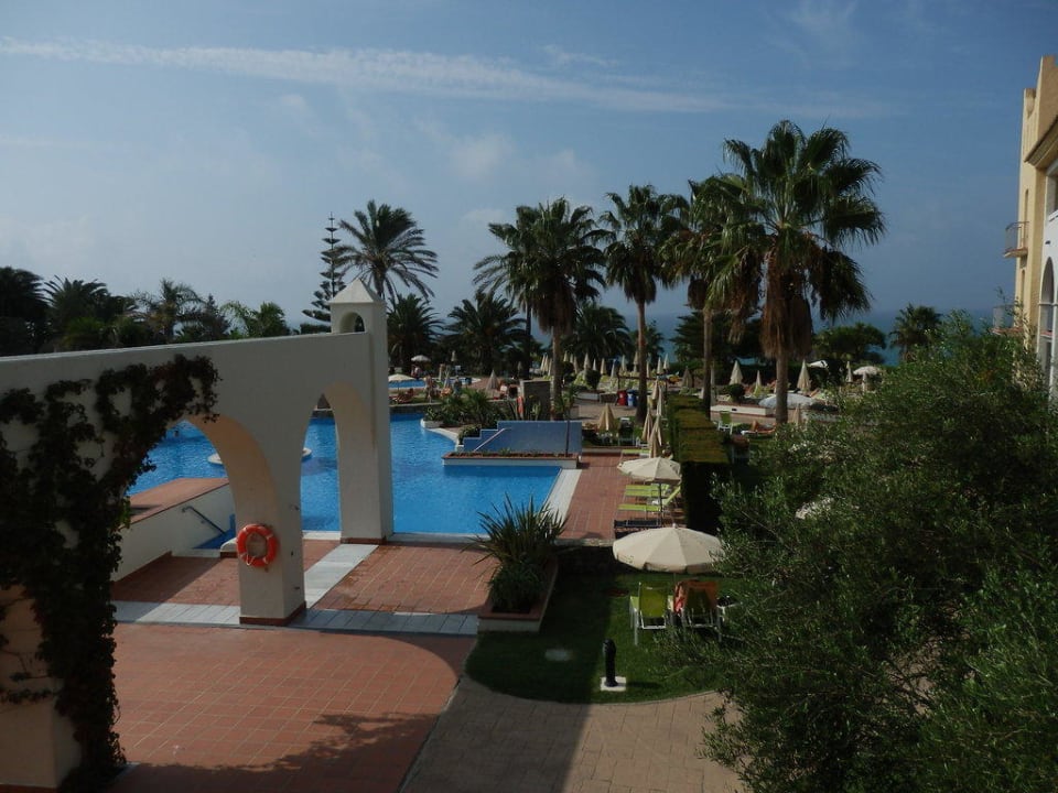 Poolanlage früh morgens Fuerte Conil-Resort