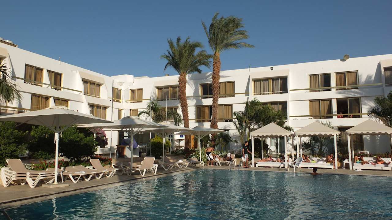 Pool Astral Palma Hotel