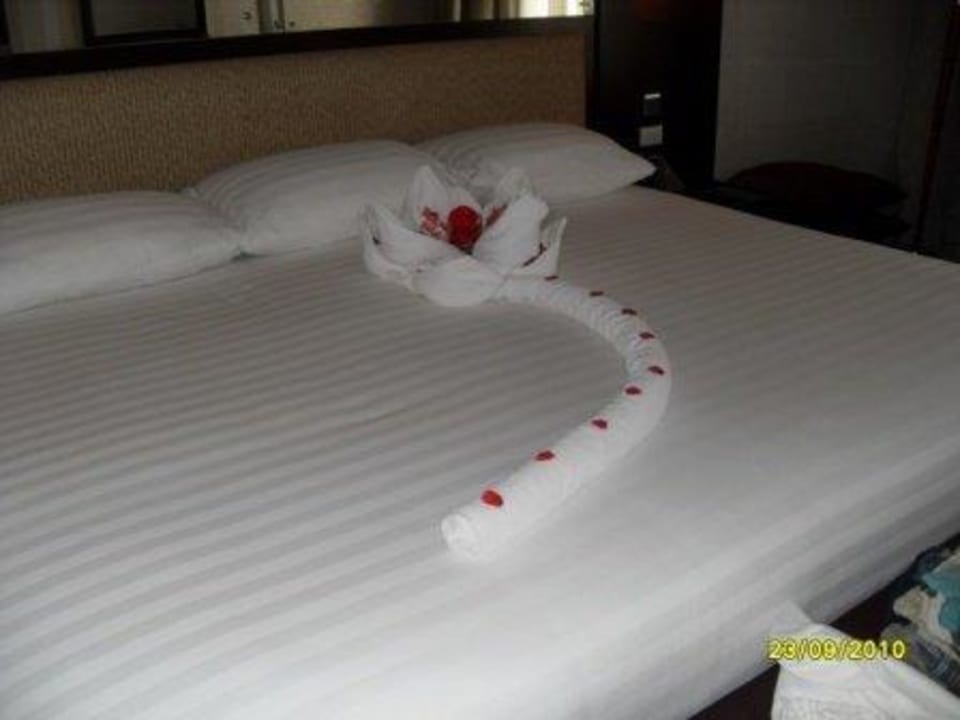 Riesenbett mit Garnierung Premier Le Reve Hotel & Spa