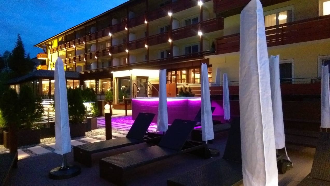 Außenansicht auch bei Nacht wunderschön Hotel Tanneck