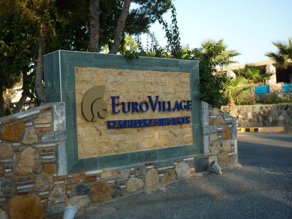 Die Hotelzufahrt Euro Village Achilleas Hotel