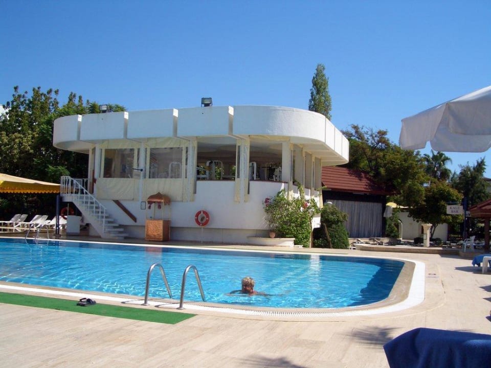 Pool bei Health Club Labranda Alantur Resort