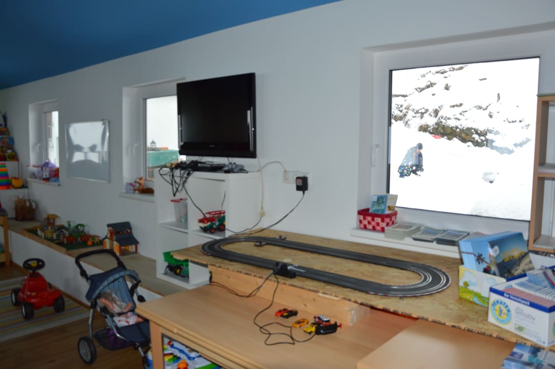 Spielzimmer mit Playstation Baby- & Kinder Biobauernhof Rieserhof