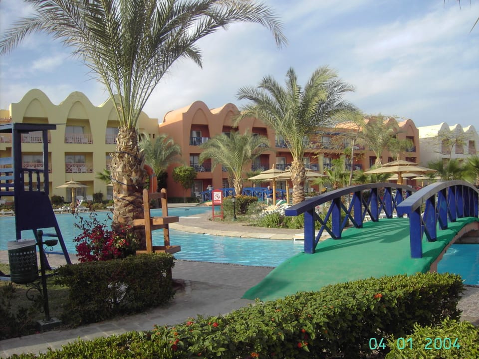 Gartenanlage mit Pool Titanic Beach Spa & Aqua Park