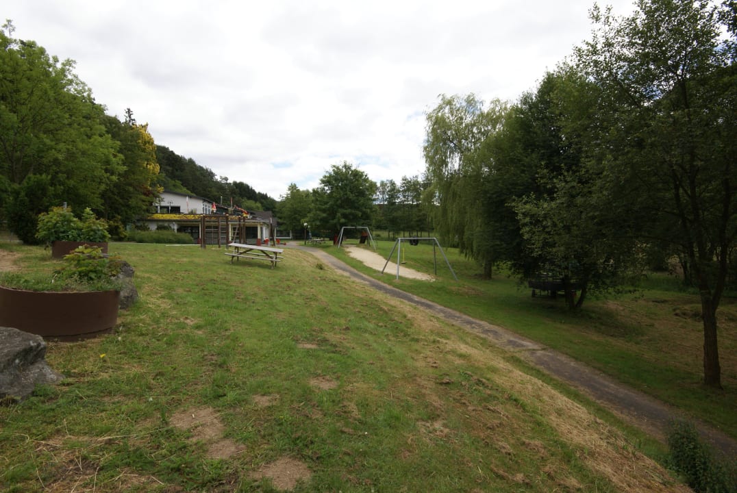 Spielplatz und Haubtgebäude Ferienpark Frankenau