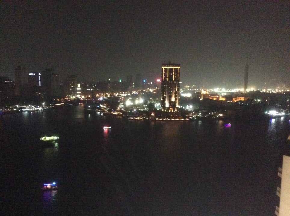Sur le nil la nuit  Hilton Cairo Grand Nile
