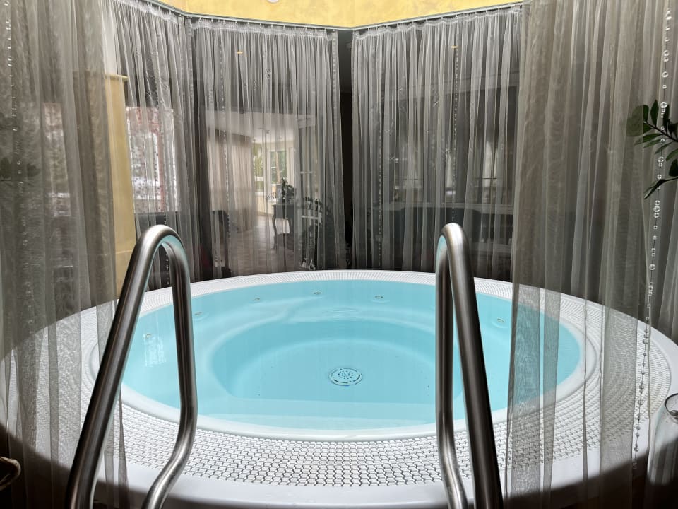 Pool Bergergut - Das Genießerhotel für Paare
