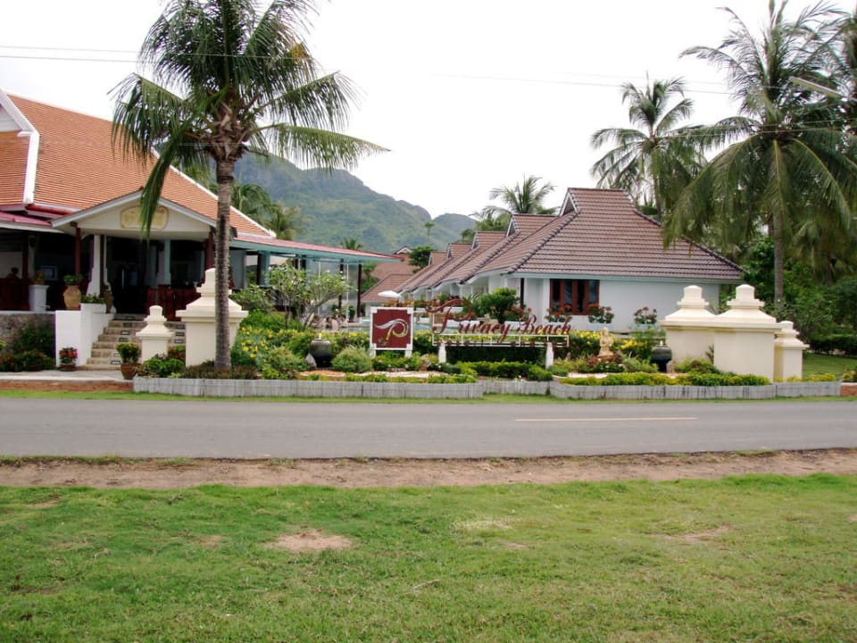 Blick vom Strand auf die Hotelanlage Hotel The Privacy Beach Resort & Spa