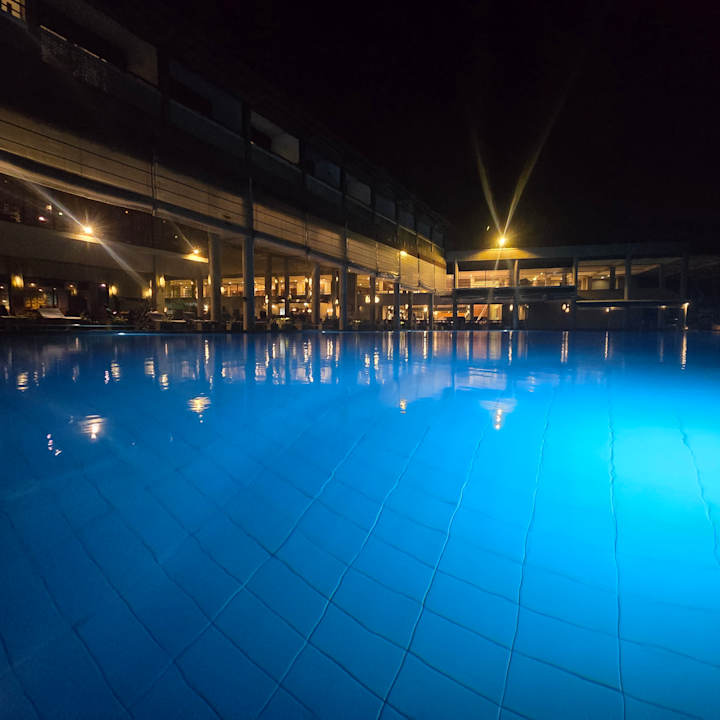 Pool Cinnamon Bey Beruwala