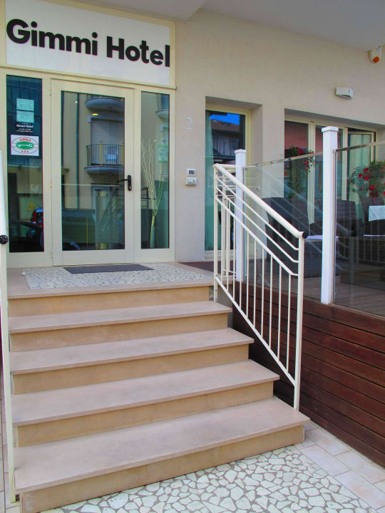 Hotel entrance Hotel Gimmi
