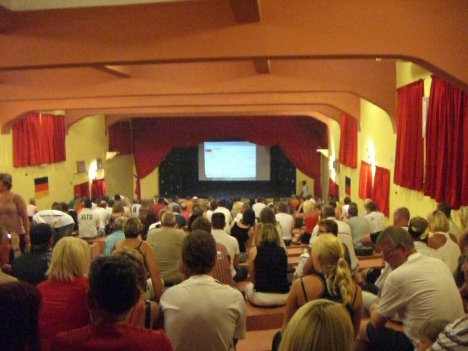 EM Übertragung im Theater Giftun Azur Resort