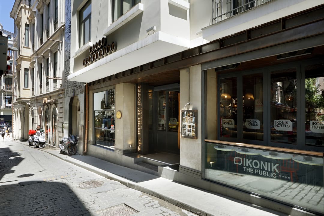 Lobby Ikonik The Public