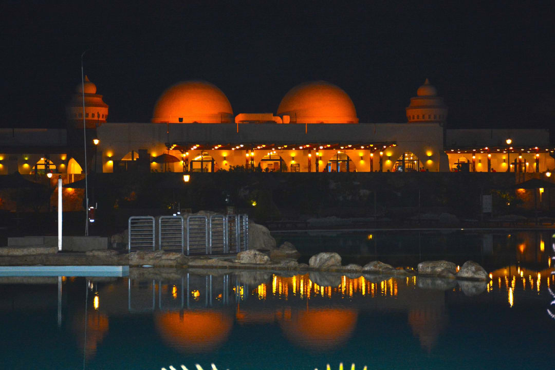 Pool mit Blick auf Hotel Hotel Gorgonia Beach Resort