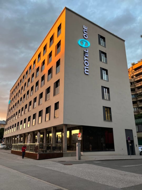 Außenansicht Motel One Salzburg-Mirabell