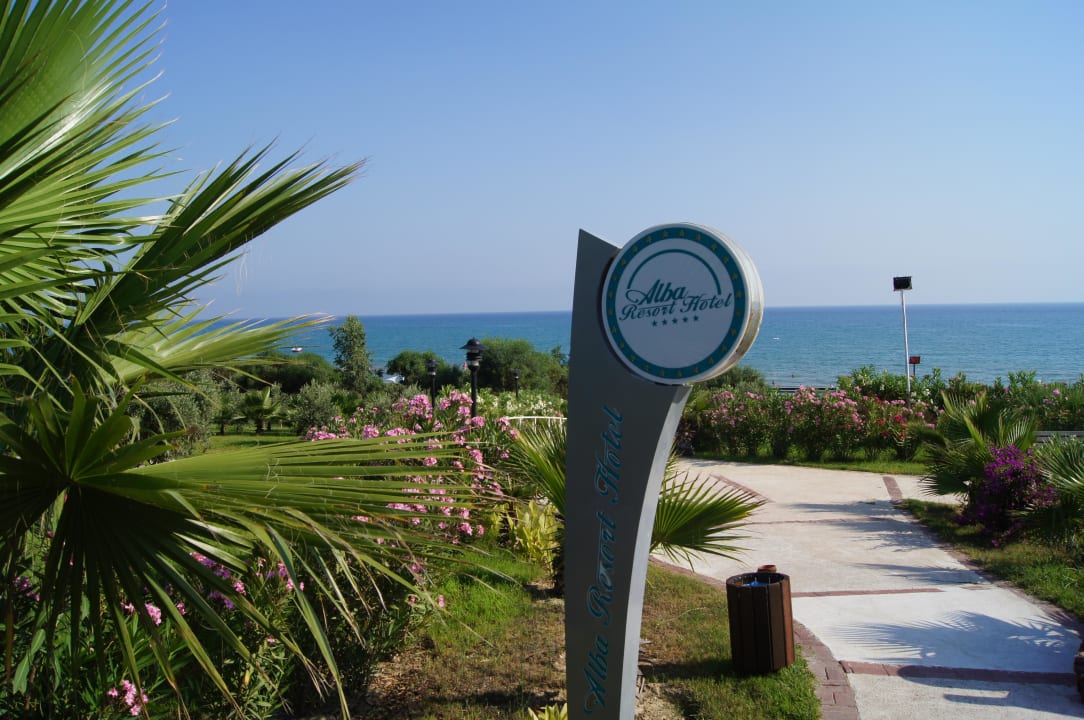 Weg zum Strand Alba Resort Hotel