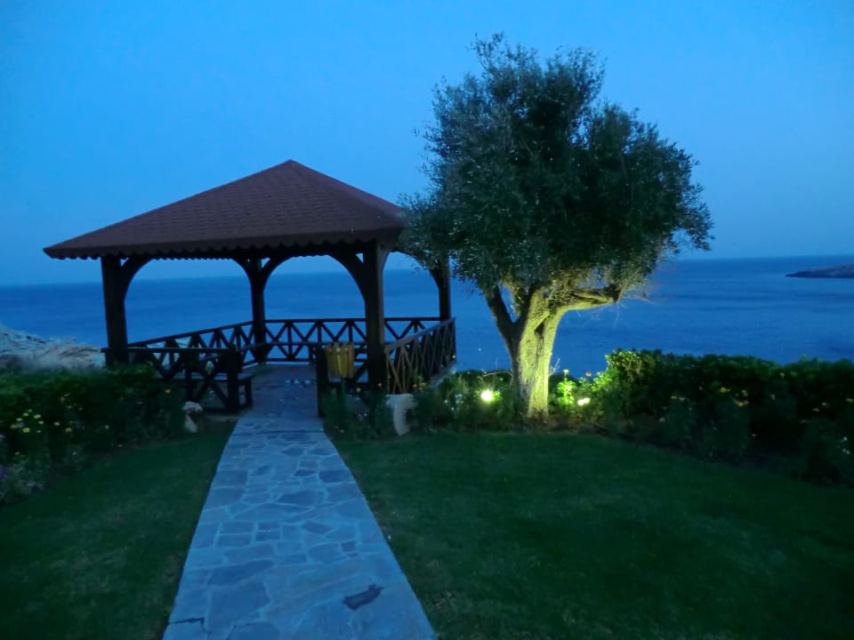 Aussichtspunkt auf dem Hotelgelände Hotel Kalithea Mare Palace