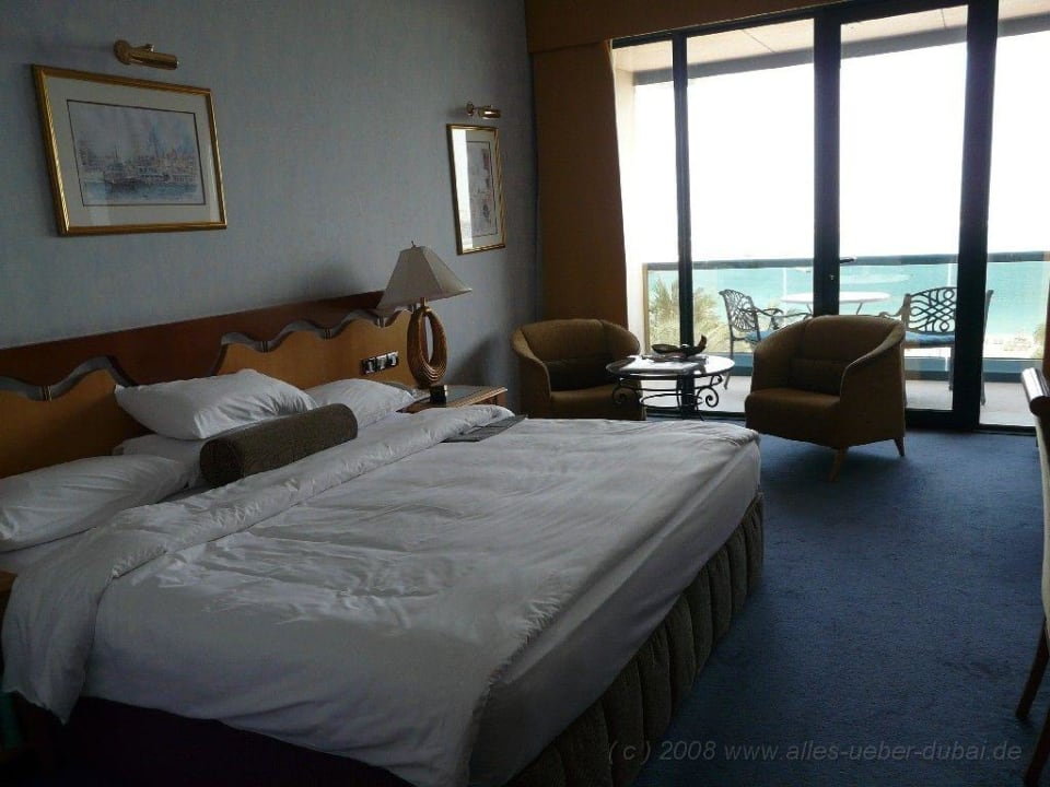 Zimmer / Bett Le Meridien Mina Seyahi Beach Resort & Waterpark
