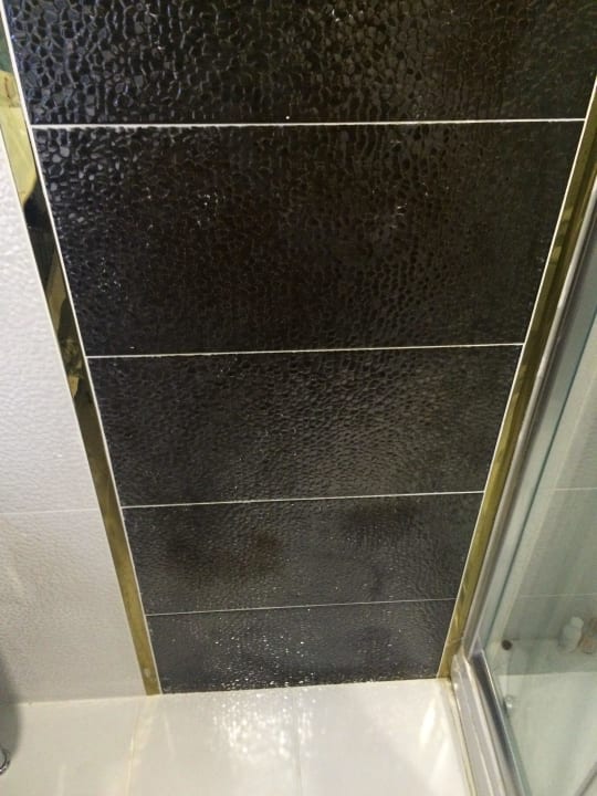 Badezimmer - wo man hinsieht ist es dreckig Maya World Park Hotel