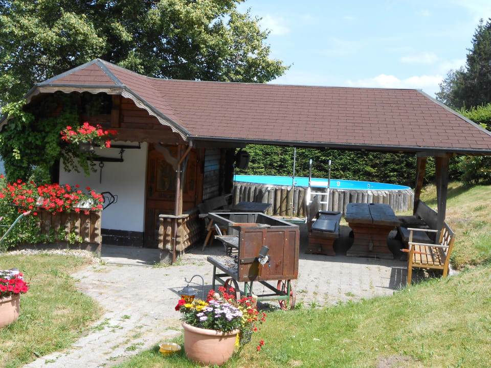 Grillhütte mit Pool  Ferienhof Schanzenberg