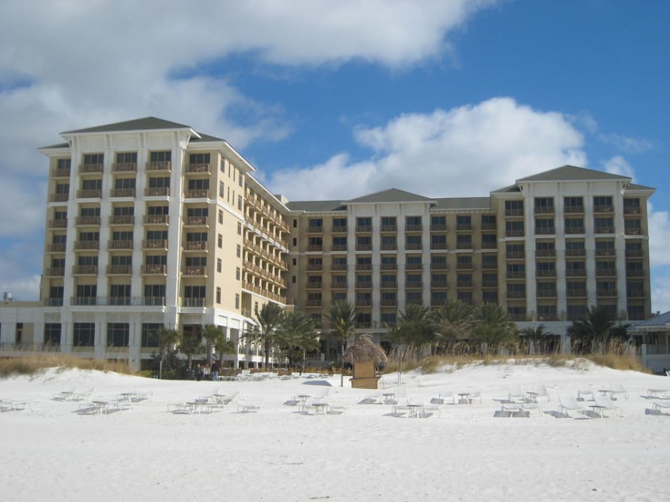 Hotel aus Strandsicht Sandpearl Resort
